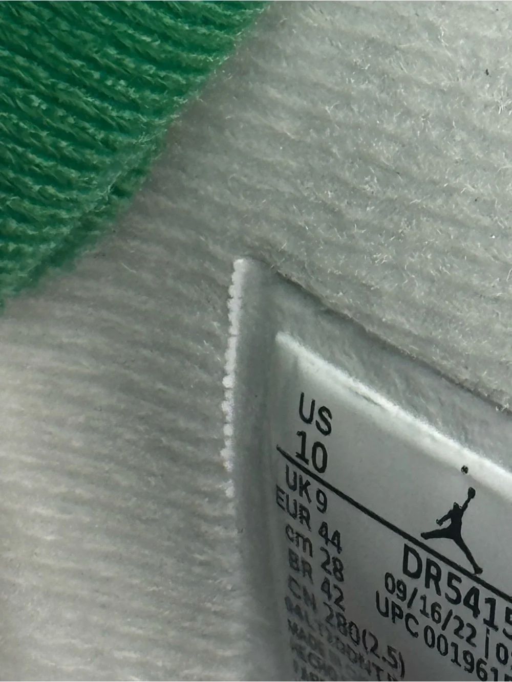 Jordan 4 pine green White and Green Retro Style Basketball Sneakers